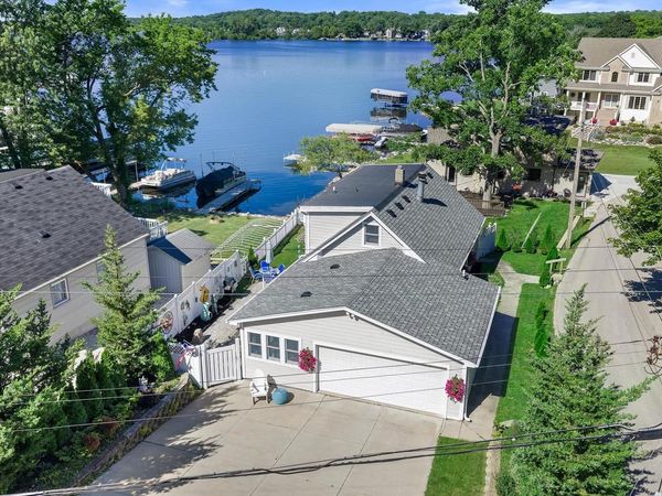 S68W18031 Island DRIVE, Muskego, WI 53150