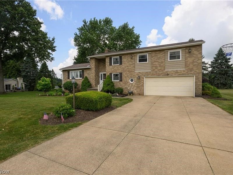 6775 Lake Cable Avenue NW, North Canton, OH 44720 Photo 2