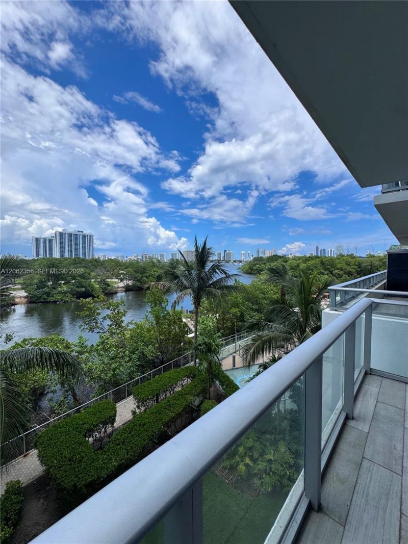 16385 Biscayne Blvd , Unit 305, North Miami Beach, FL 33160 Photo