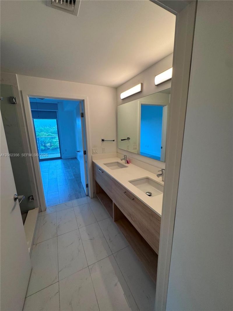 16385 Biscayne Blvd , Unit 305, North Miami Beach, FL 33160 Photo