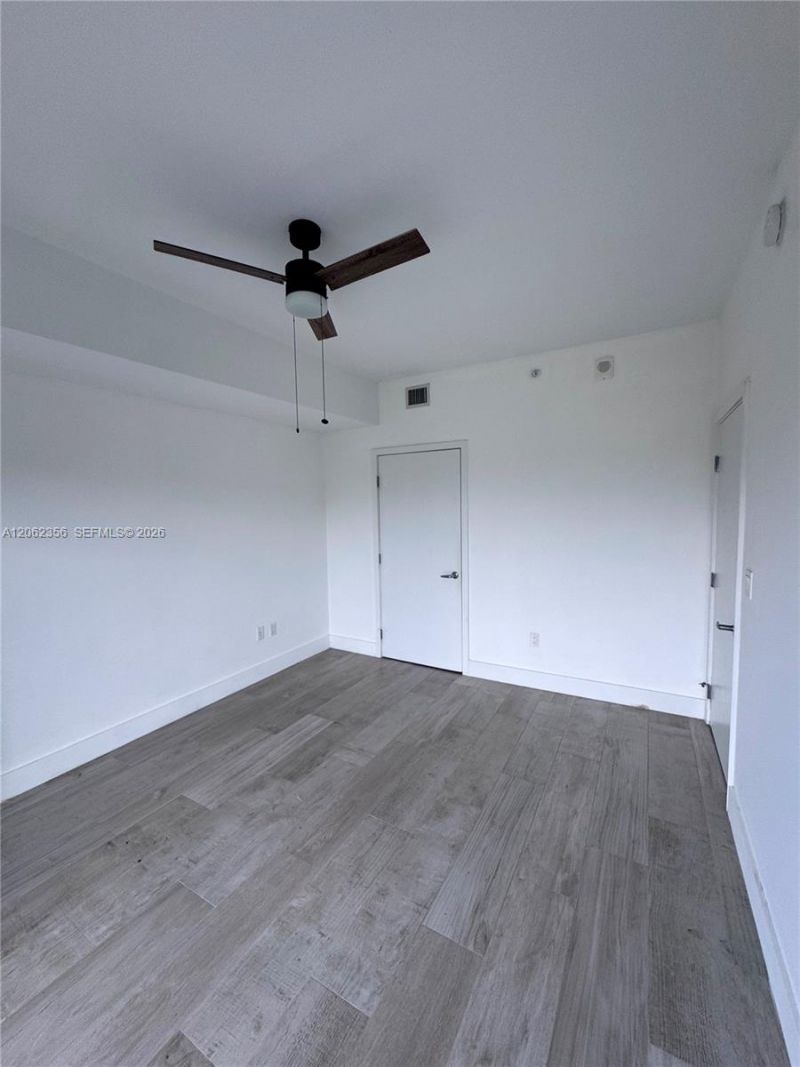 16385 Biscayne Blvd , Unit 305, North Miami Beach, FL 33160 Photo