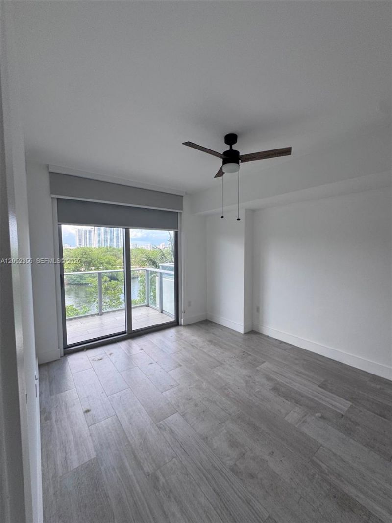 16385 Biscayne Blvd , Unit 305, North Miami Beach, FL 33160 Photo