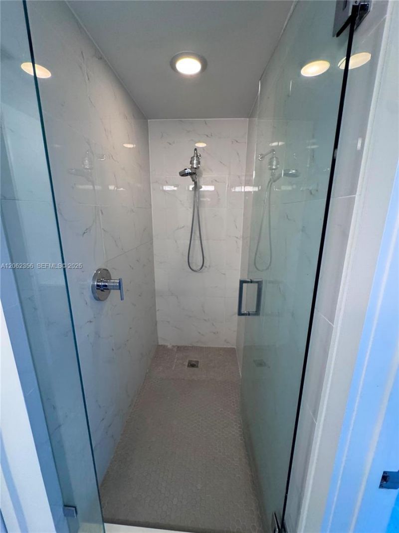 16385 Biscayne Blvd , Unit 305, North Miami Beach, FL 33160 Photo
