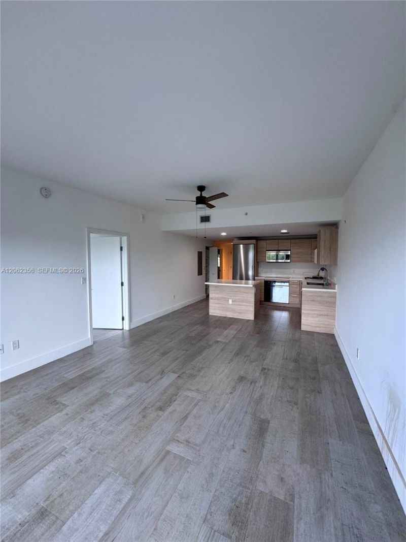 16385 Biscayne Blvd , Unit 305, North Miami Beach, FL 33160 Photo