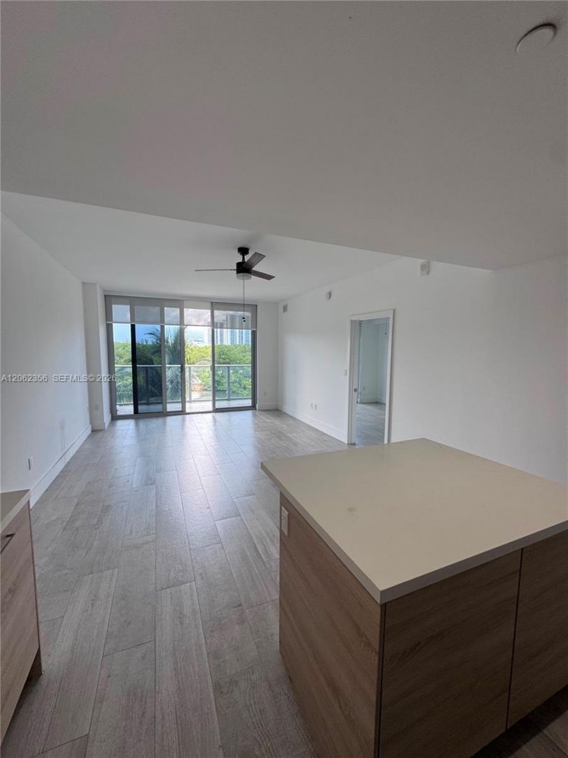 16385 Biscayne Blvd , Unit 305, North Miami Beach, FL 33160 Photo