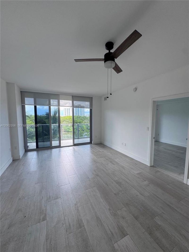 16385 Biscayne Blvd , Unit 305, North Miami Beach, FL 33160 Photo