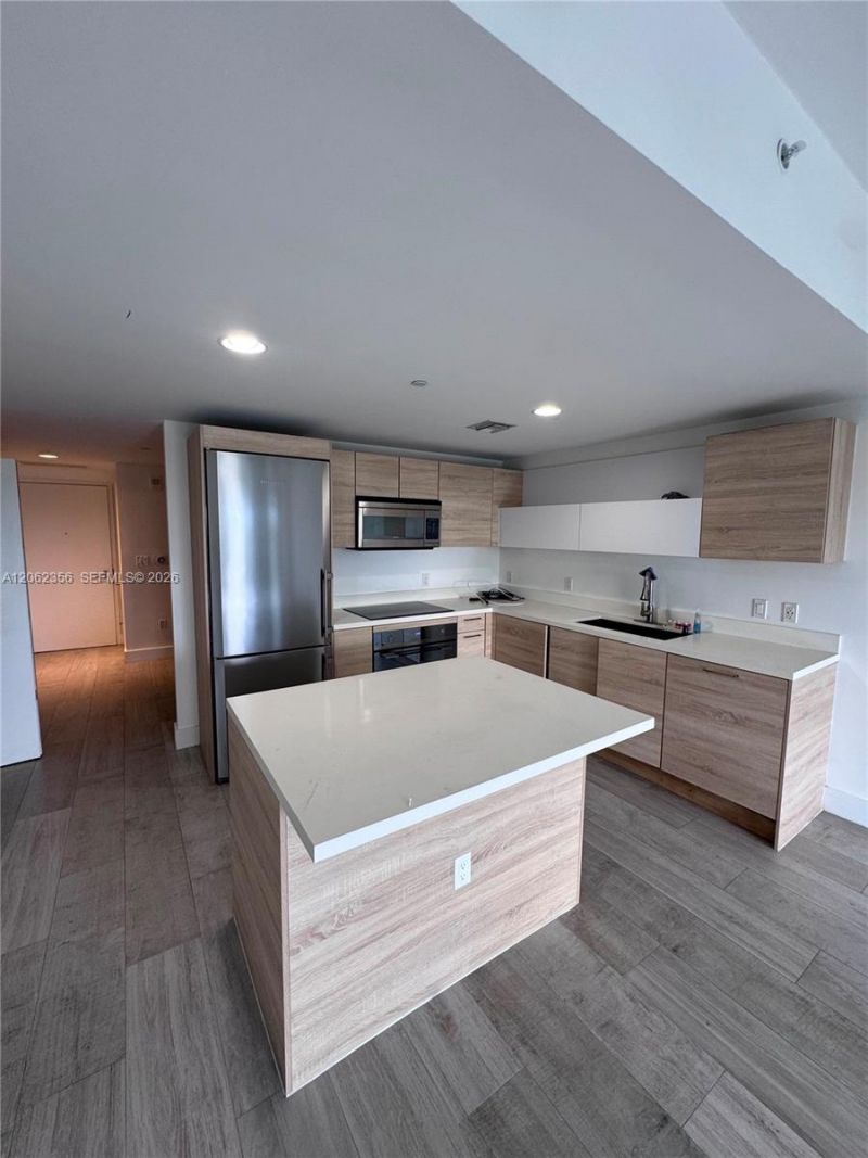 16385 Biscayne Blvd , Unit 305, North Miami Beach, FL 33160 Photo