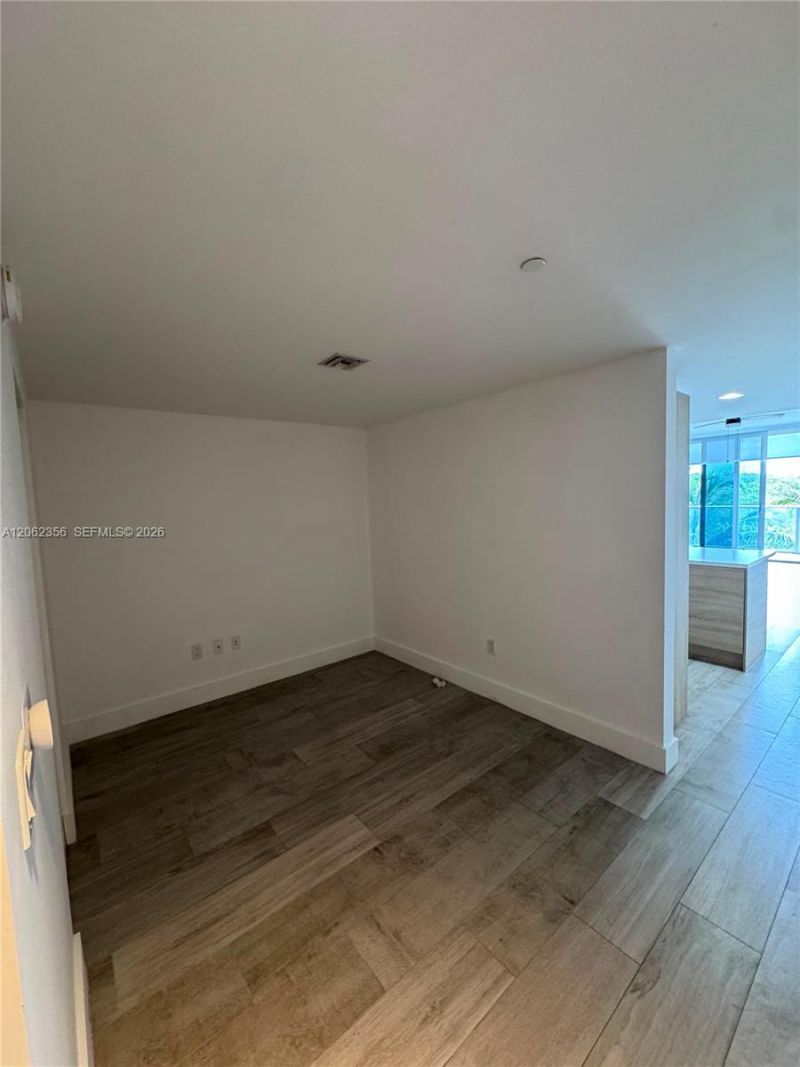 16385 Biscayne Blvd , Unit 305, North Miami Beach, FL 33160 Photo