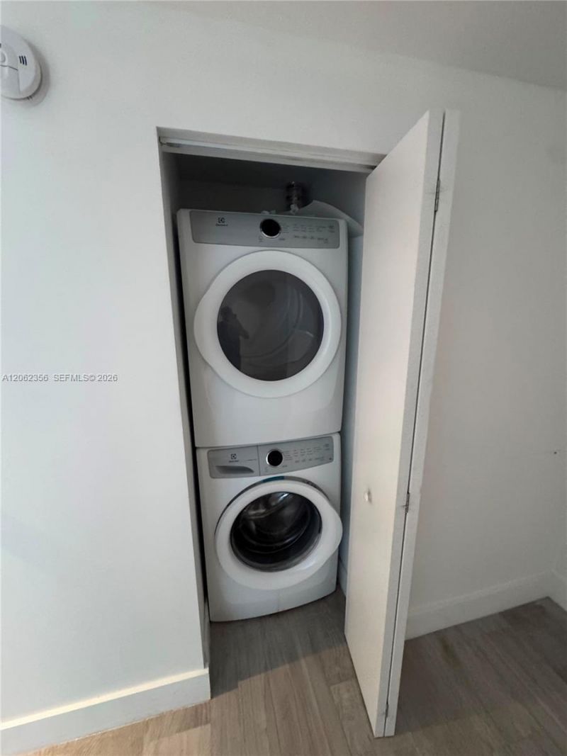 16385 Biscayne Blvd , Unit 305, North Miami Beach, FL 33160 Photo