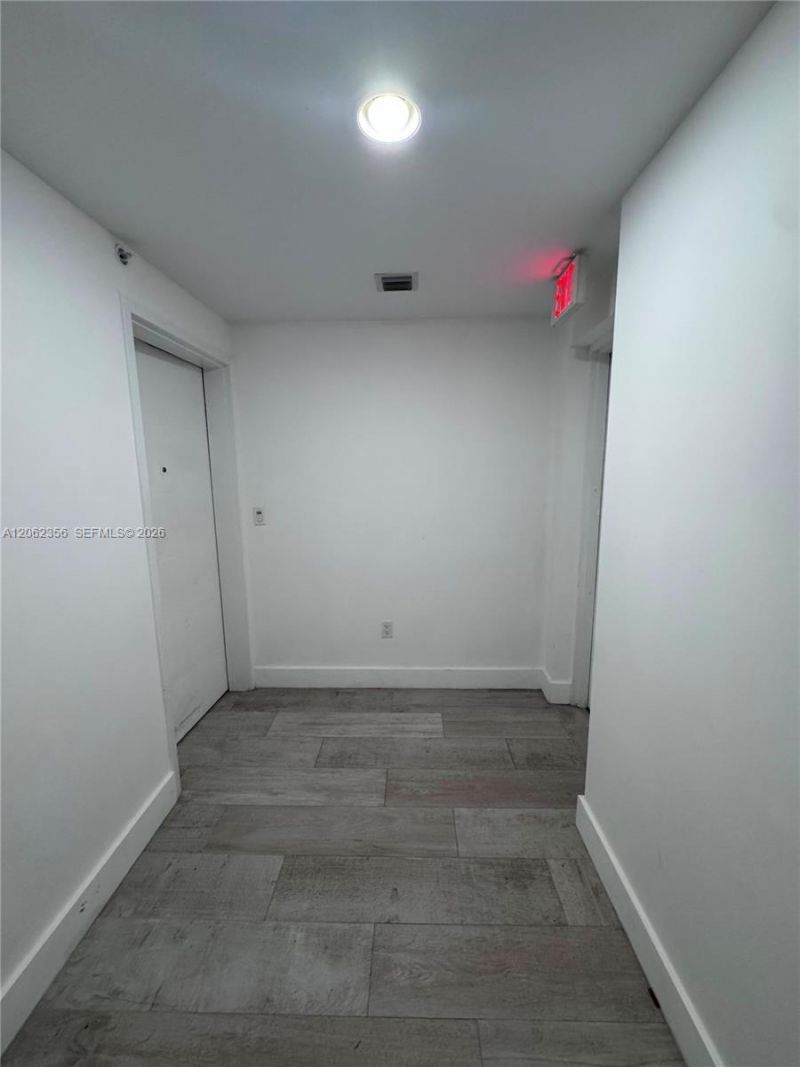 16385 Biscayne Blvd , Unit 305, North Miami Beach, FL 33160 Photo