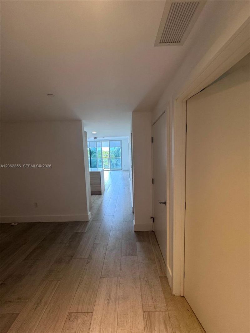 16385 Biscayne Blvd , Unit 305, North Miami Beach, FL 33160 Photo