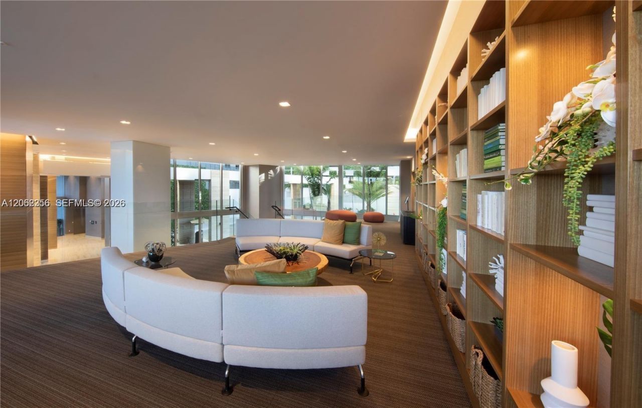 16385 Biscayne Blvd , Unit 305, North Miami Beach, FL 33160 Photo