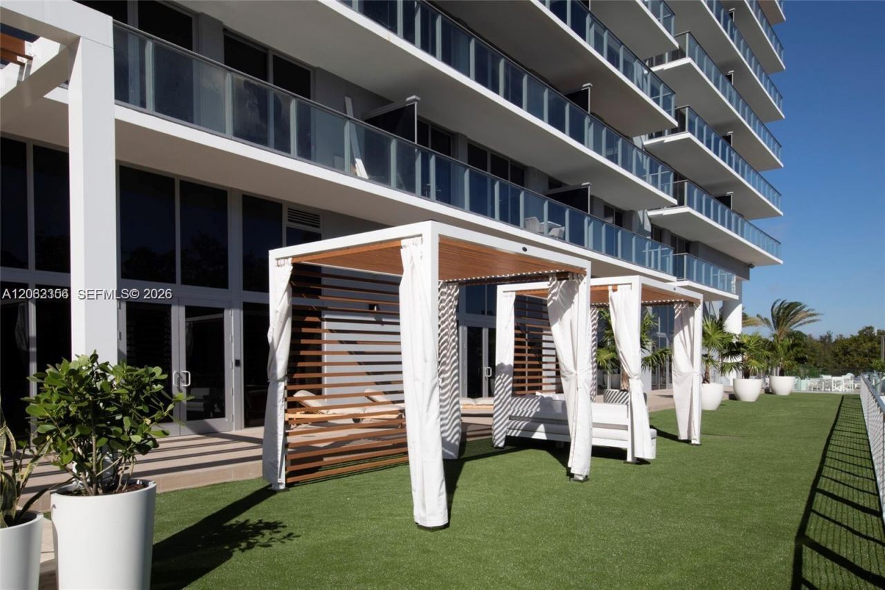 16385 Biscayne Blvd , Unit 305, North Miami Beach, FL 33160 Photo