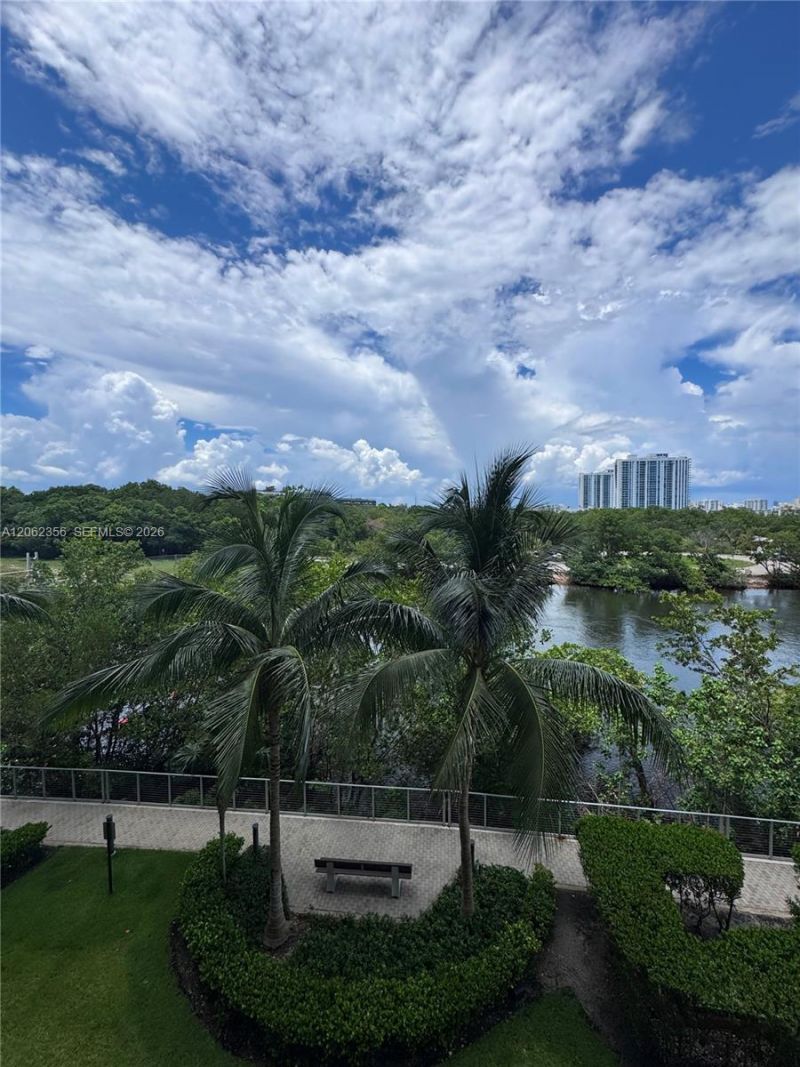 16385 Biscayne Blvd , Unit 305, North Miami Beach, FL 33160 Photo