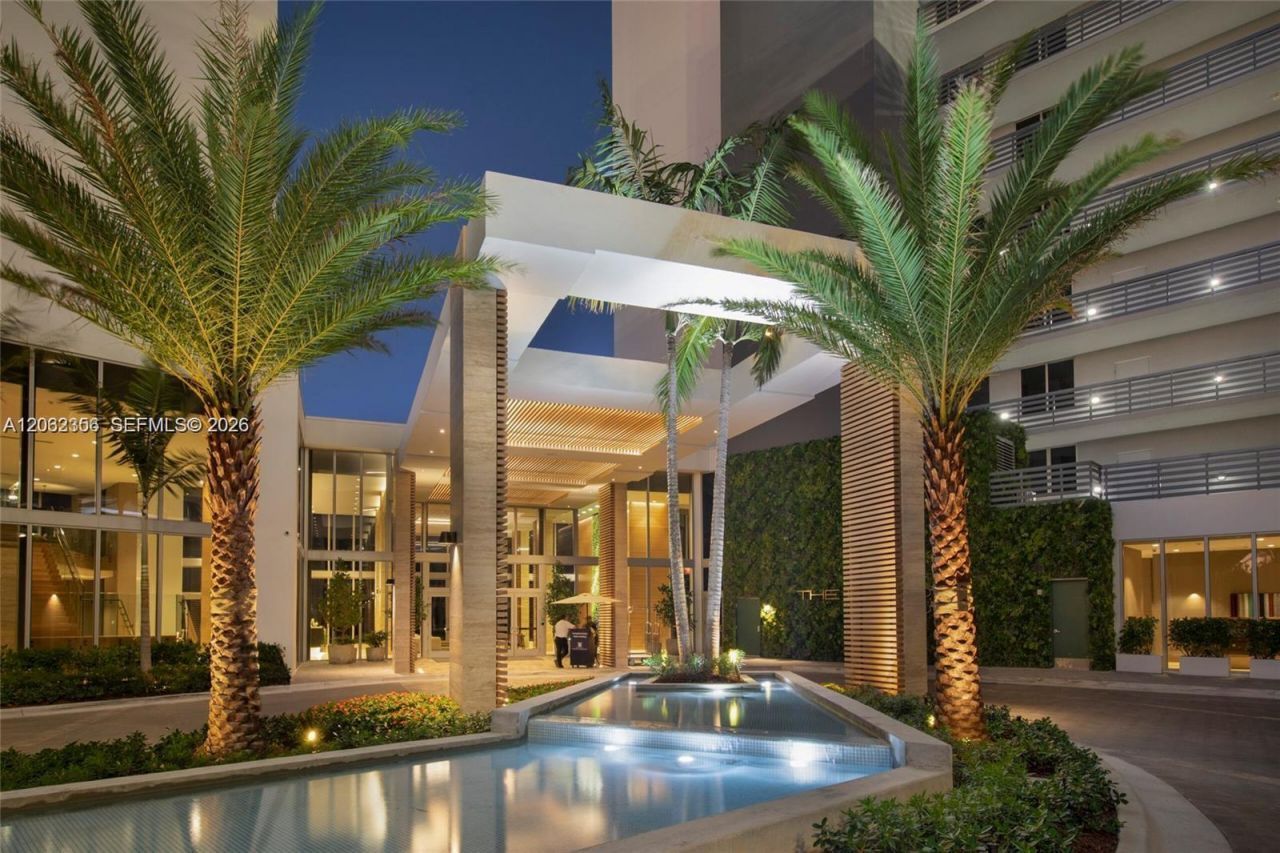 16385 Biscayne Blvd , Unit 305, North Miami Beach, FL 33160 Photo