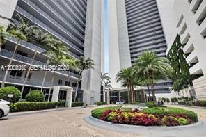 16385 Biscayne Blvd , Unit 305, North Miami Beach, FL 33160 Photo