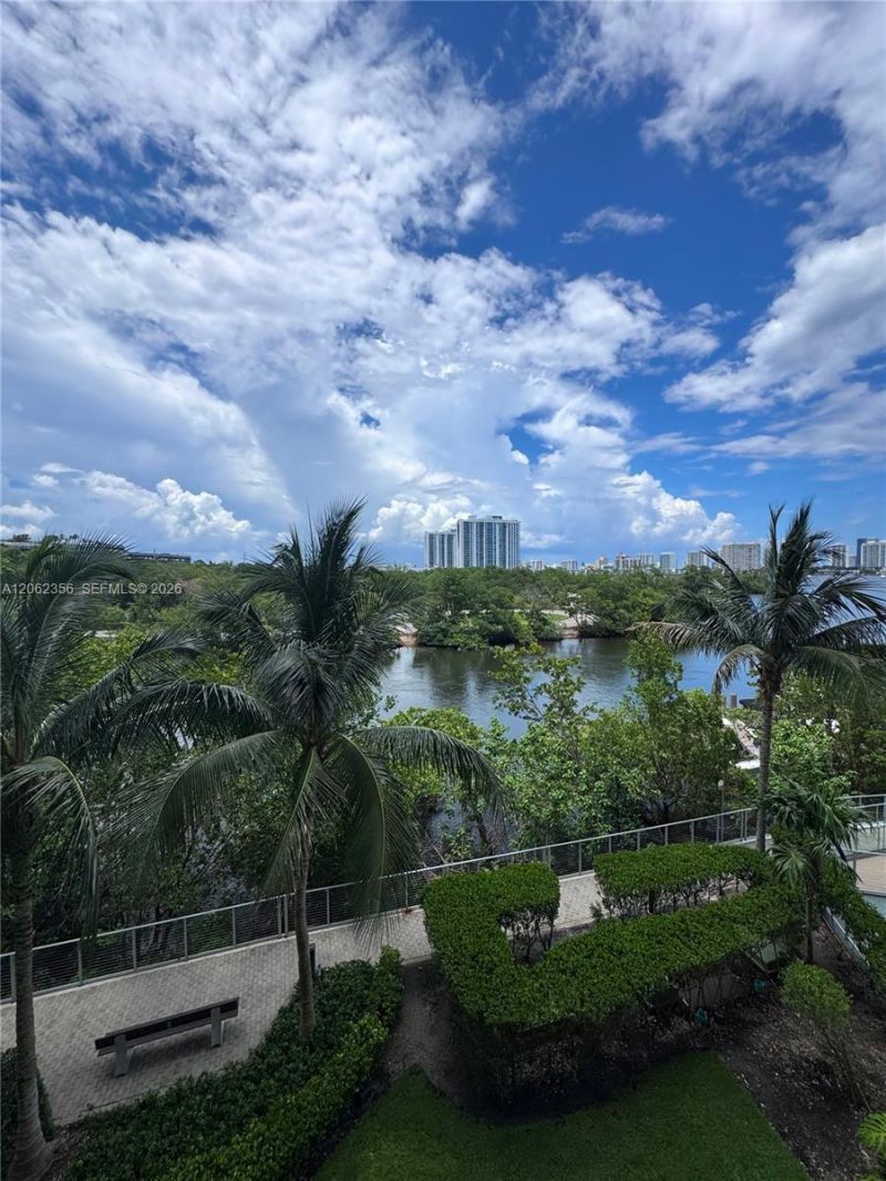 16385 Biscayne Blvd , Unit 305, North Miami Beach, FL 33160 Photo