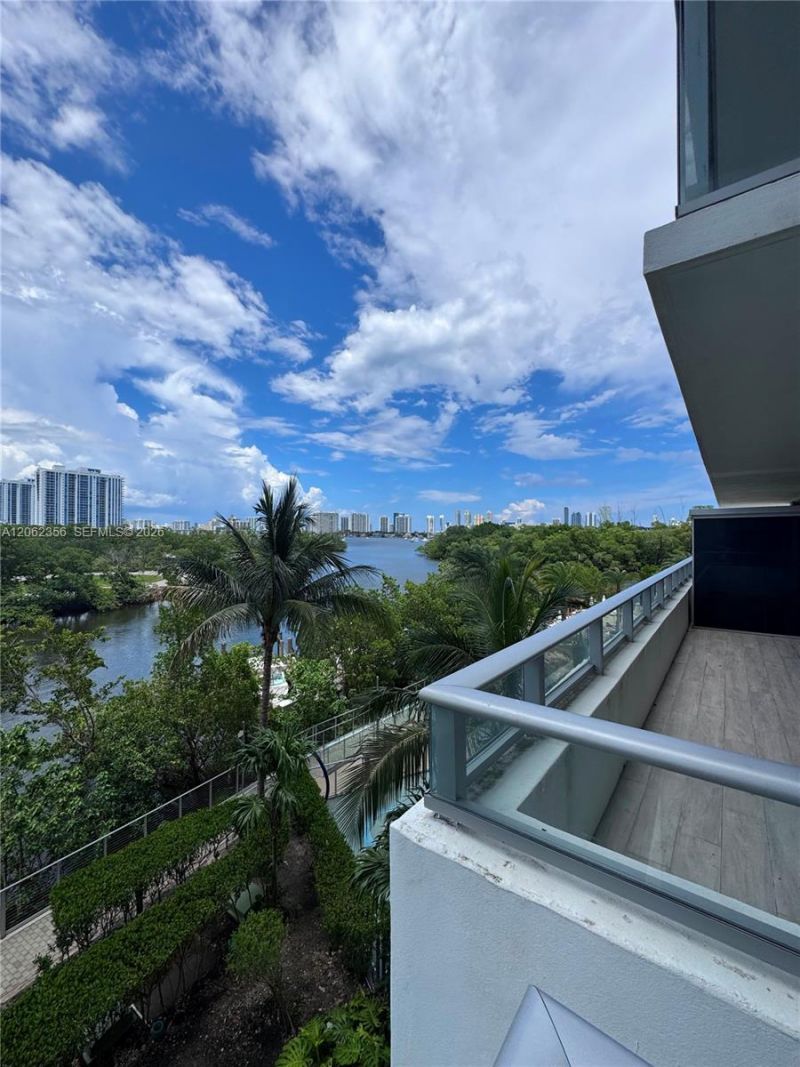 16385 Biscayne Blvd , Unit 305, North Miami Beach, FL 33160 Photo