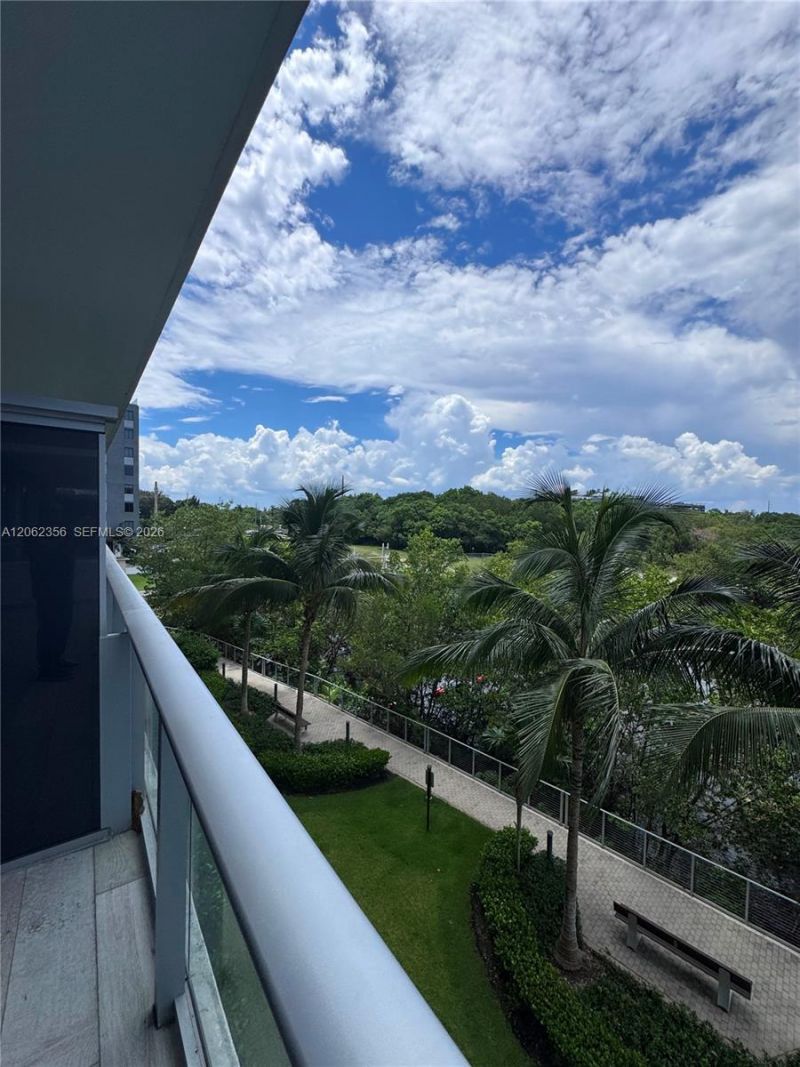 16385 Biscayne Blvd , Unit 305, North Miami Beach, FL 33160 Photo
