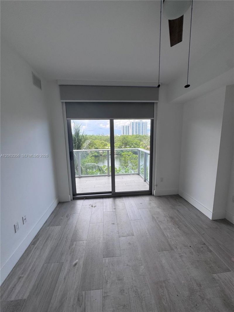 16385 Biscayne Blvd , Unit 305, North Miami Beach, FL 33160 Photo