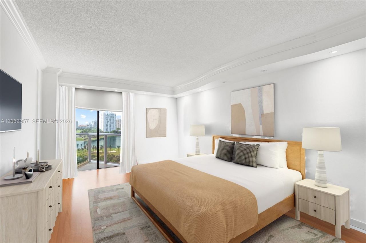 20281 E Country Club Dr , Unit 909, Aventura, FL 33180 Photo
