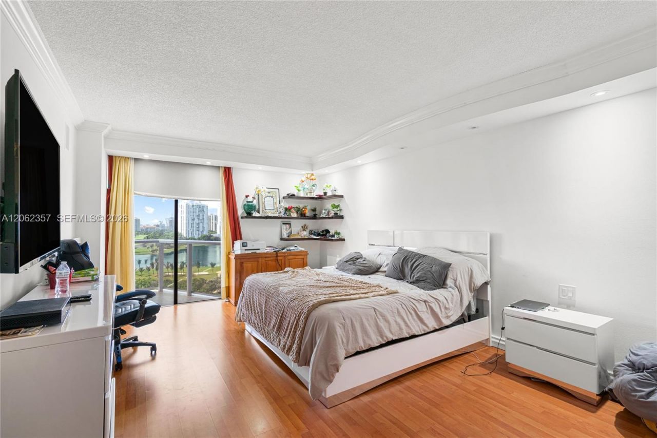 20281 E Country Club Dr , Unit 909, Aventura, FL 33180 Photo