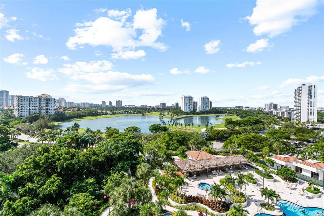 20281 E Country Club Dr , Unit 909, Aventura, FL 33180 Photo