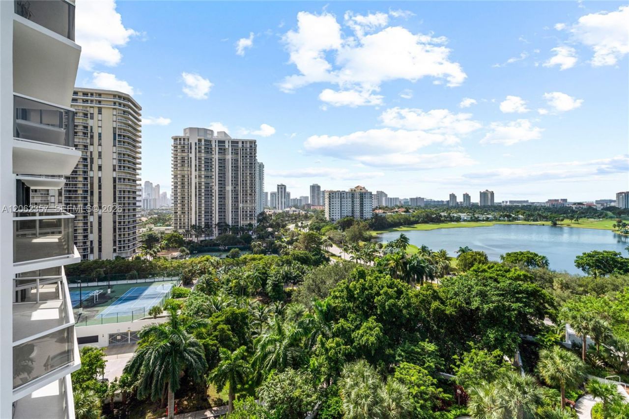 20281 E Country Club Dr , Unit 909, Aventura, FL 33180 Photo
