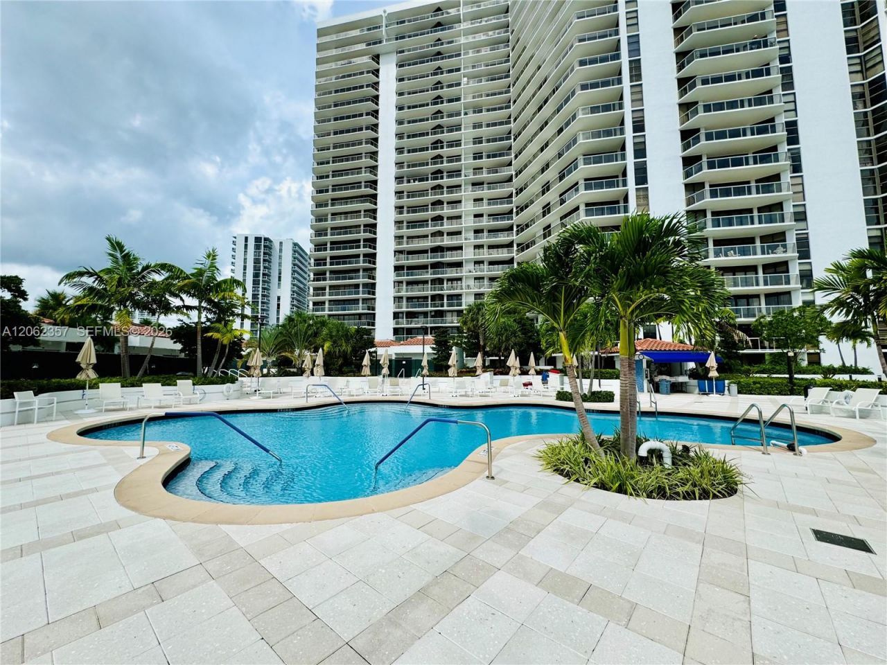 20281 E Country Club Dr , Unit 909, Aventura, FL 33180 Photo