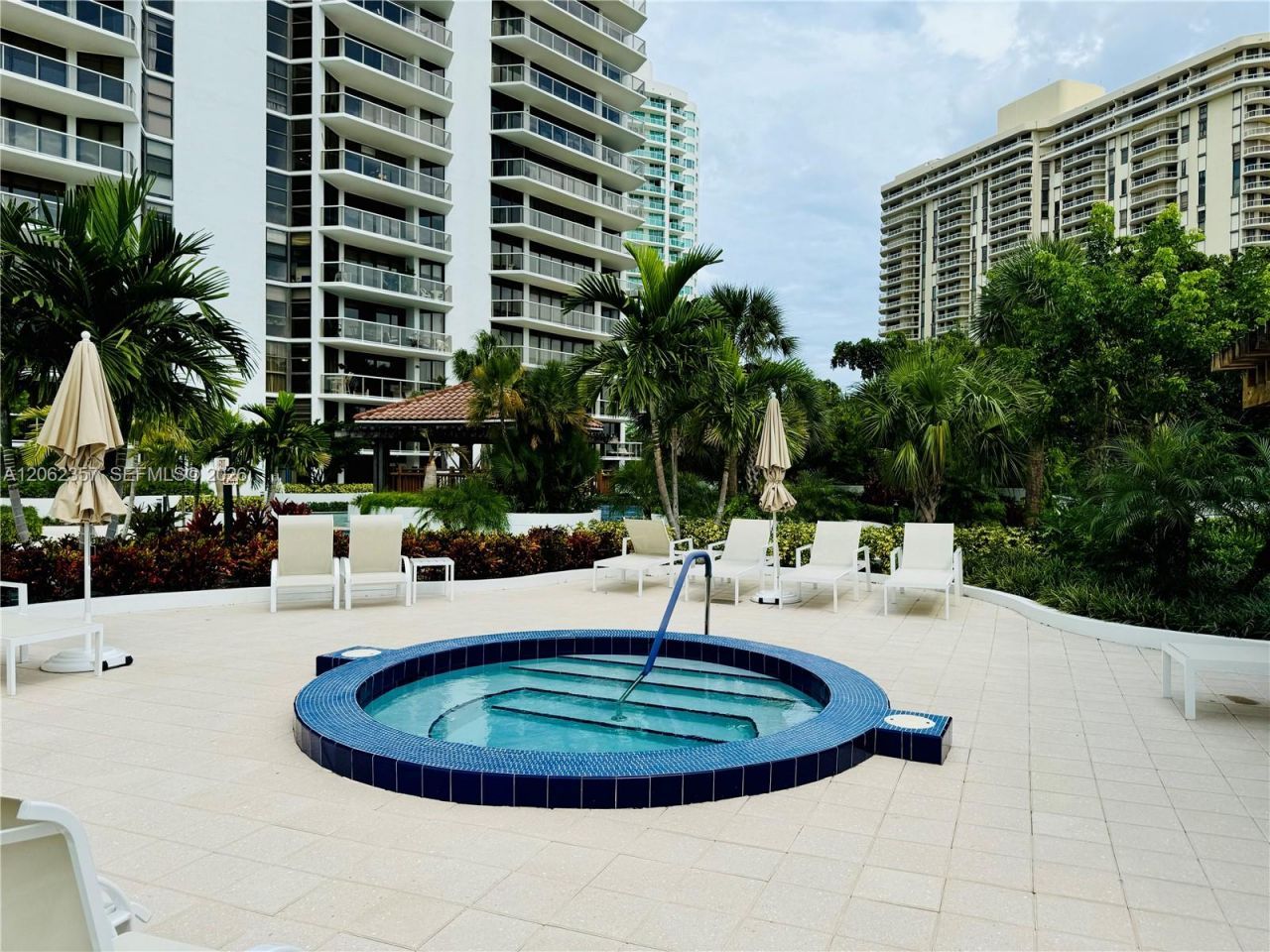 20281 E Country Club Dr , Unit 909, Aventura, FL 33180 Photo