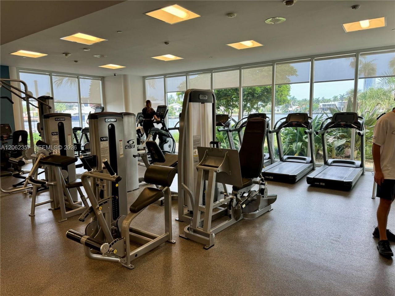 20281 E Country Club Dr , Unit 909, Aventura, FL 33180 Photo