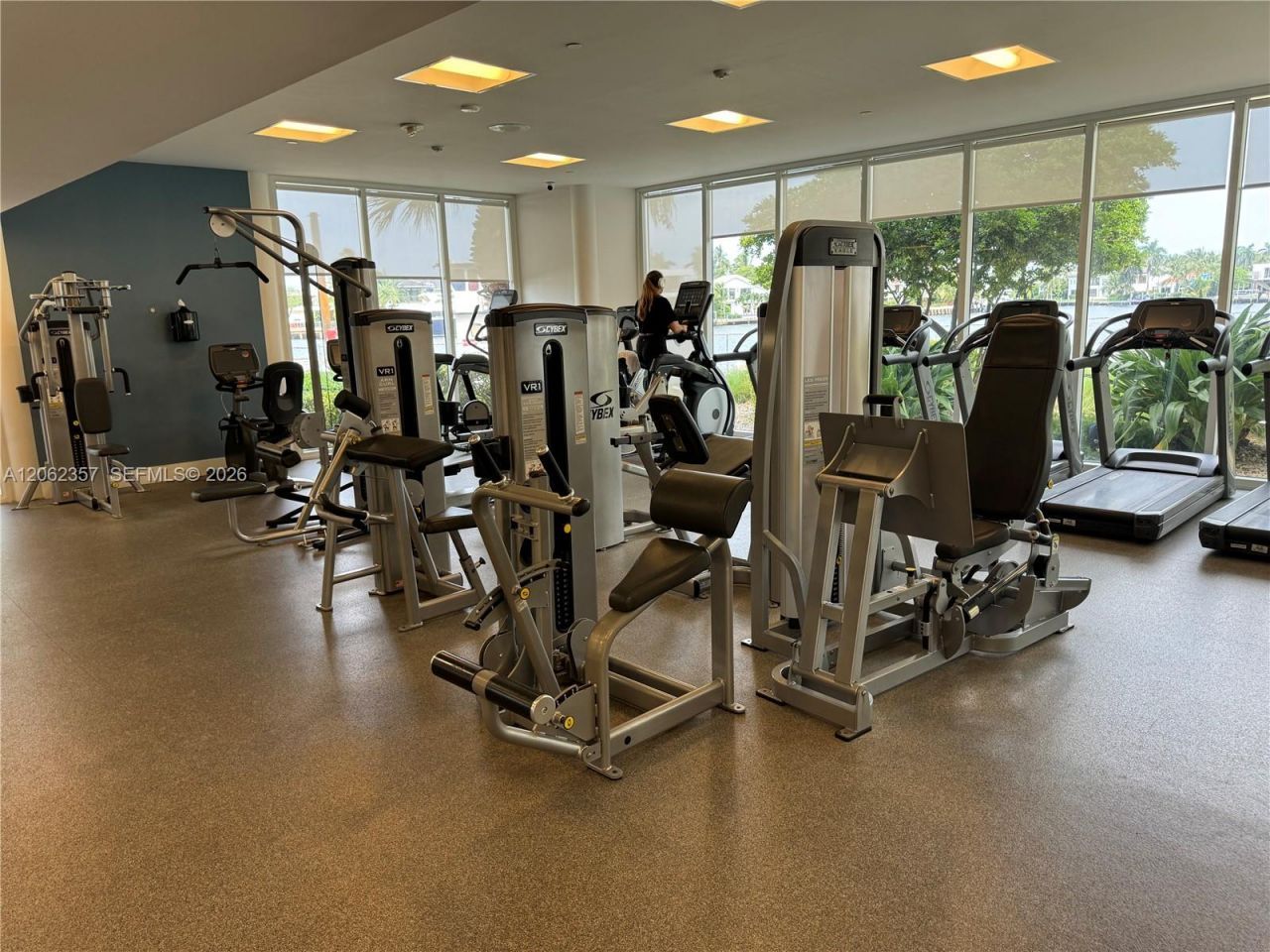 20281 E Country Club Dr , Unit 909, Aventura, FL 33180 Photo