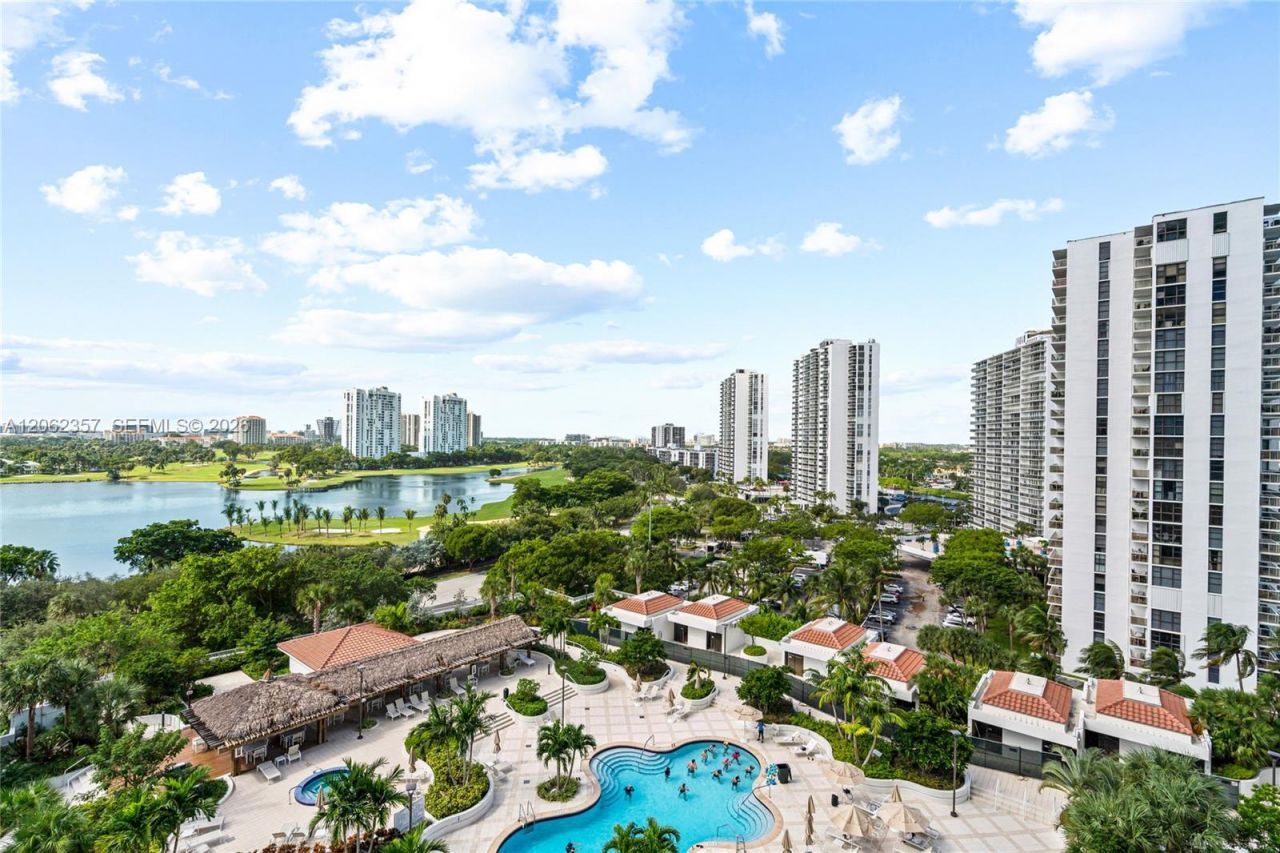 20281 E Country Club Dr , Unit 909, Aventura, FL 33180 Photo