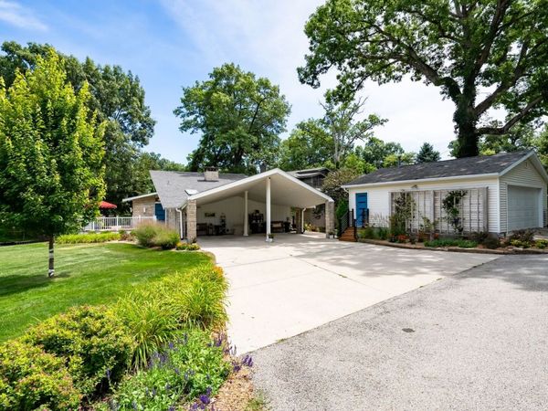 25130 Arrowhead Lane , Hudson, IL 61748