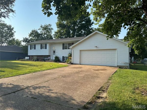 1795 Debbie Lane , Owensville, MO 65066