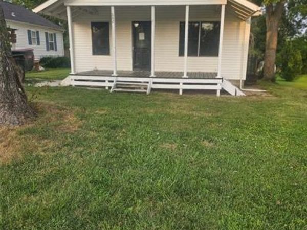 642 Clarksville Road , Pittsfield, IL 62363