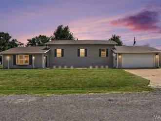 417 Young Avenue Dupo, IL 62239