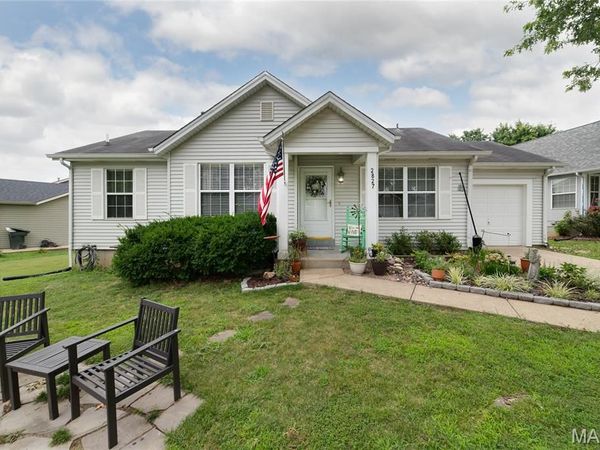 2827 Plum Leaf Circle, St Peters, MO 63303