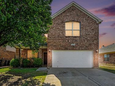 10800 Emerald Park Lane, Fort Worth, TX 76052