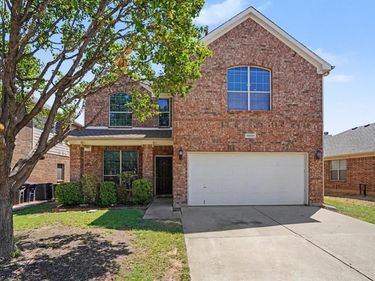 10800 Emerald Park Lane, Fort Worth, TX 76052