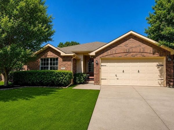 4621 Barnhill Lane , Fort Worth, TX 76135