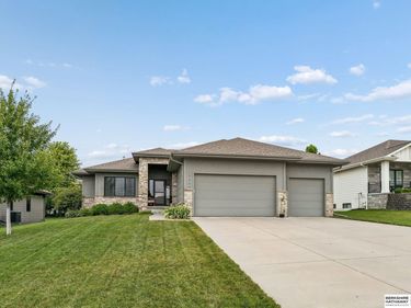 19266 Ruggles Circle, Omaha, NE 68022