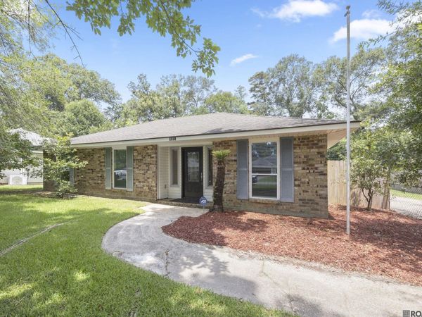 8885 Timber Dr, Denham Springs, LA 70726