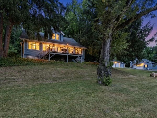 21650 W Valley Dr, New Berlin, WI 53146