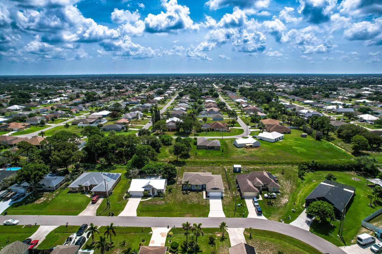 3673 SW Bonwold Street, Port Saint Lucie, FL 34953 Photo