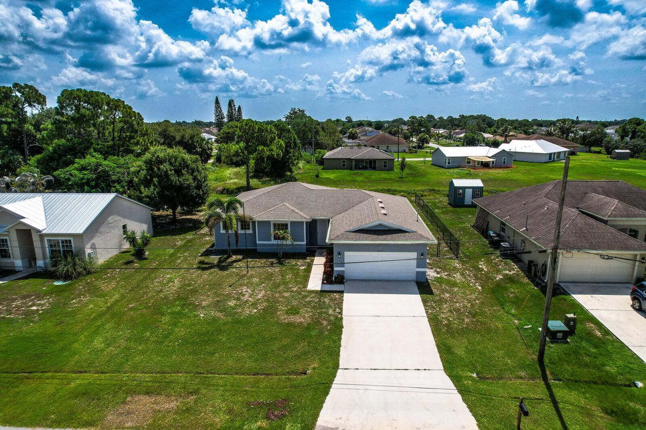 3673 SW Bonwold Street, Port Saint Lucie, FL 34953 Photo