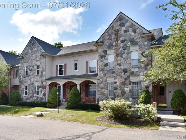 1635 Huntington Park, Unit A, Rochester Hills, Mi 48309