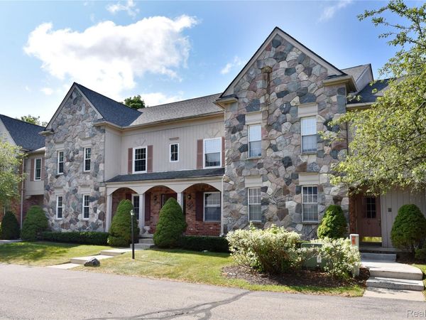1635 Huntington Park, Unit A, Rochester Hills, Mi 48309