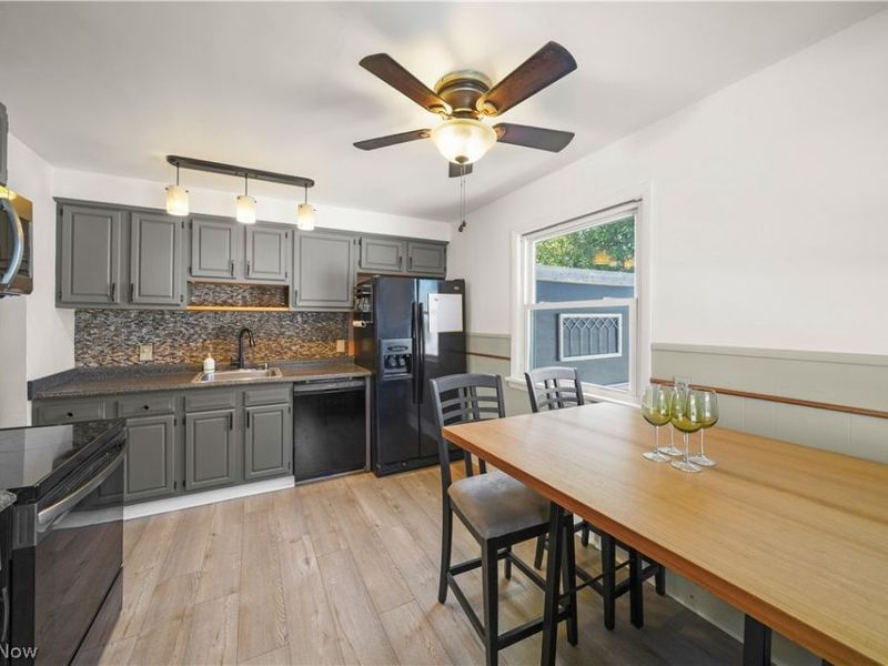 356 E 329th Street , Willowick, OH 44095 Photo 6