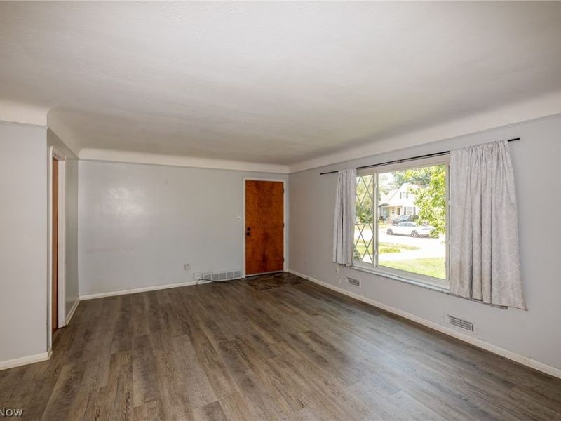 8221 Pelham Drive , Parma, OH 44129 Photo 14